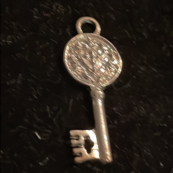 Retro 1990s St. Benedict 1.5” silver tone 3D key charm pendant with jump hoop - Picture 5 of 11